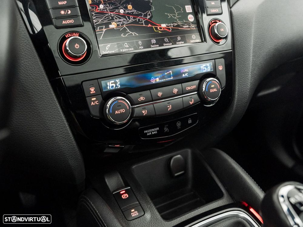 Nissan Qashqai 1.5 dCi N-Connecta - 26