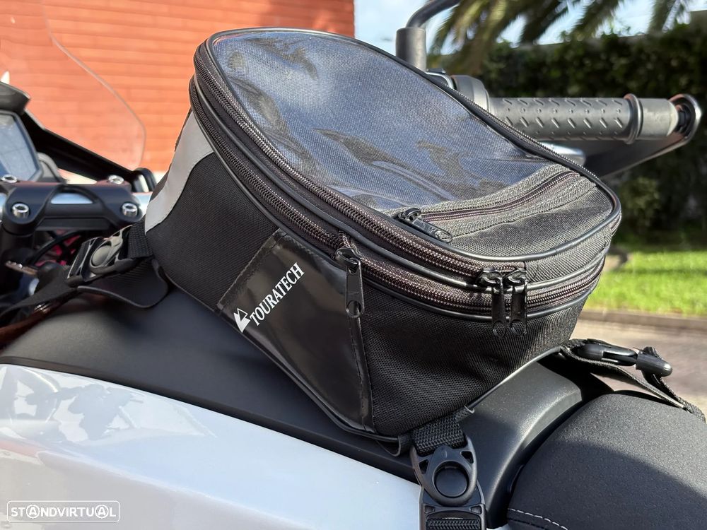 Moto Guzzi V85 TT - 38