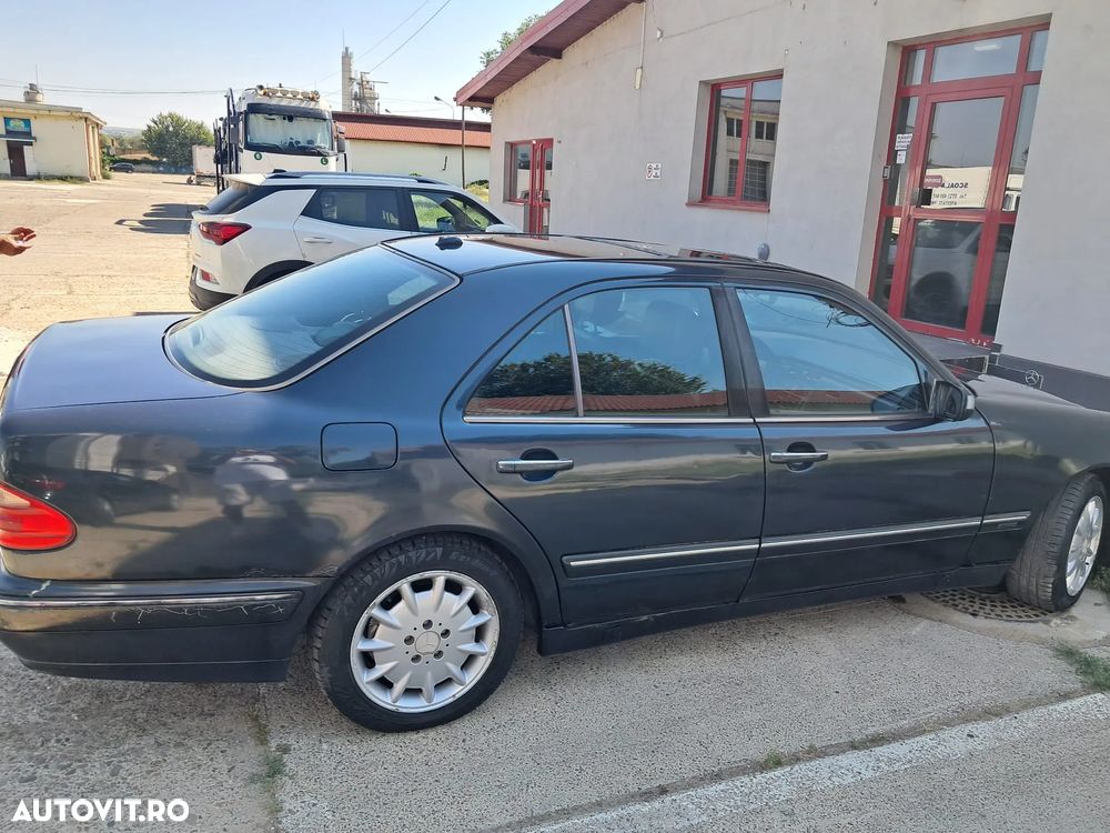 Mercedes-Benz E - 10