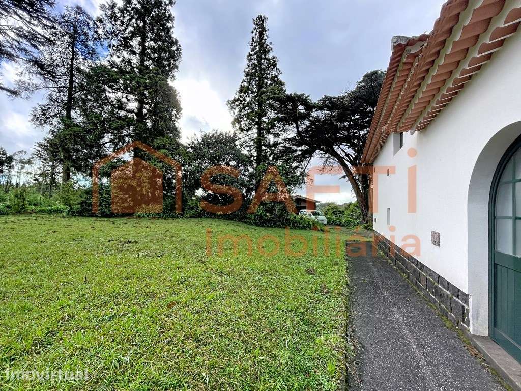 Vende-se moradia no Santo António da Serra com terreno de 11.700 m² - Grande imagem: 2/20