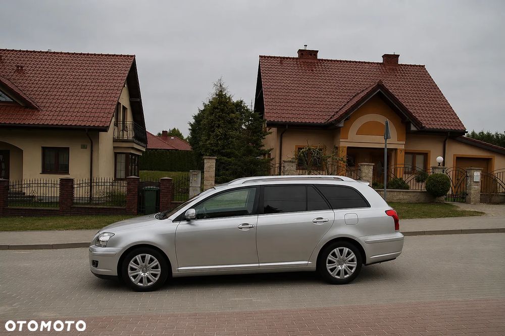 Toyota Avensis 1.8 VVT-i Sol Premium - 3