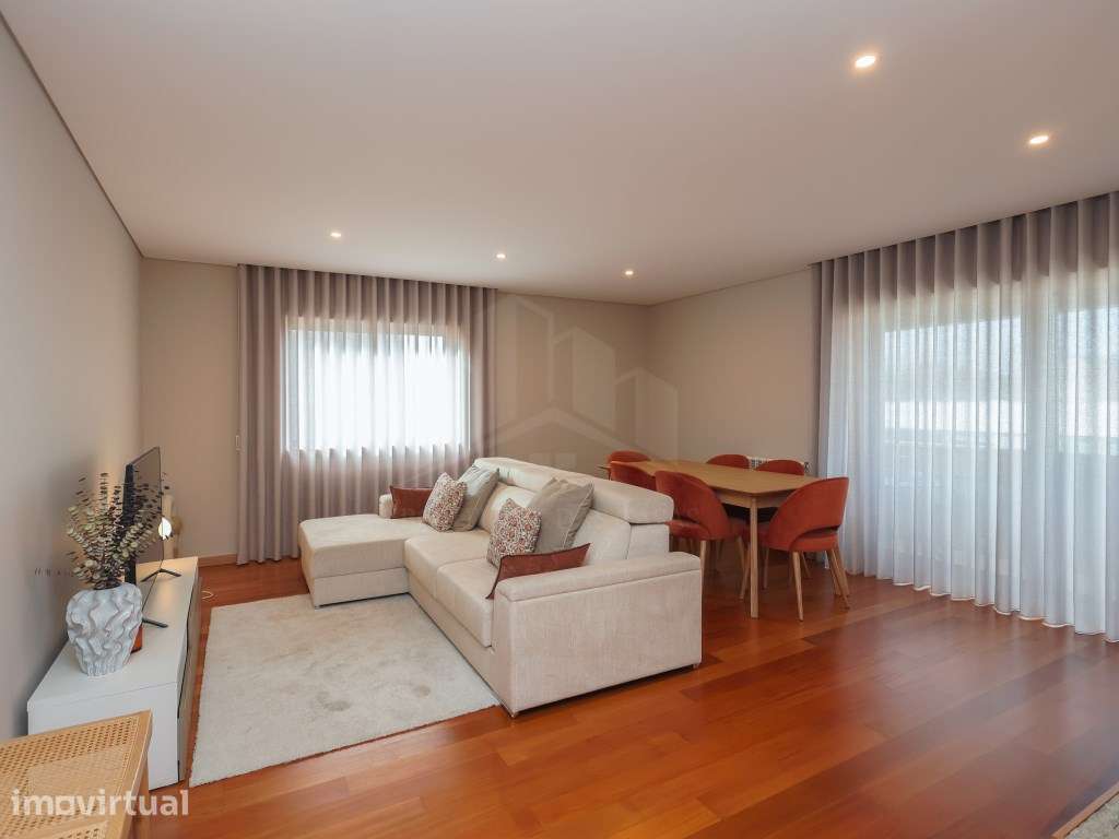 Apartamento T2+1 Renovado | Garagem Box 2 Carros | Oliveira do Douro
