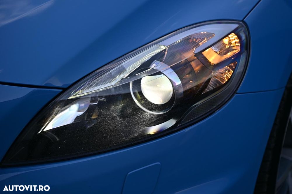 Volvo V40 D3 Geartronic RDesign - 35