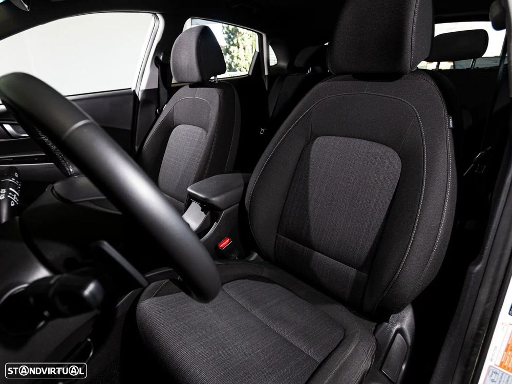 Hyundai Kauai 1.6 GDi HEV Premium - 30
