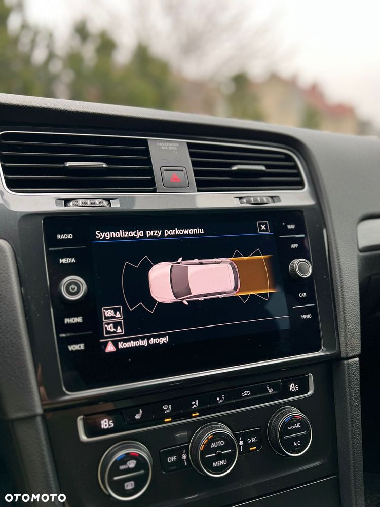 Volkswagen Golf 1.5 eTSI OPF DSG R-Line - 22