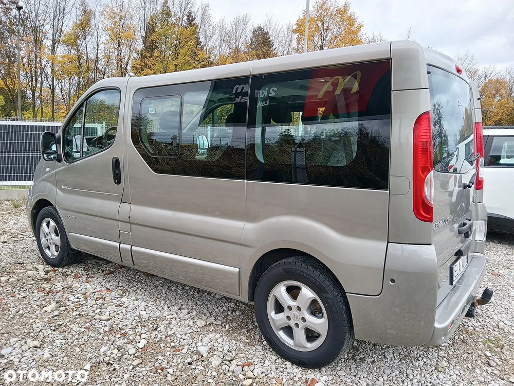 Renault Trafic 2.0 dCi 115 FAP Passenger Black Edition - 3