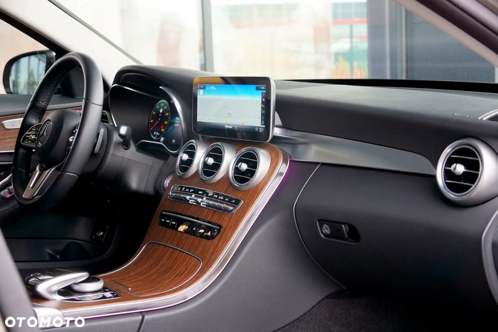 Mercedes-Benz Klasa C 300 9G-TRONIC Avantgarde - 22