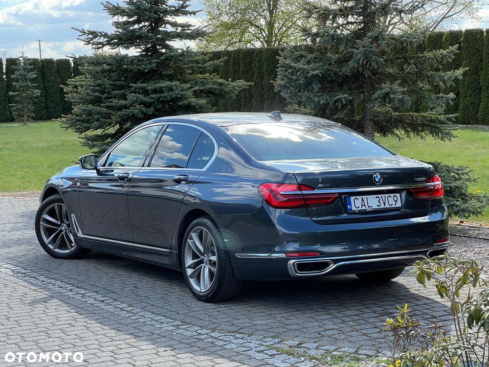 BMW Seria 7 750i xDrive - 10