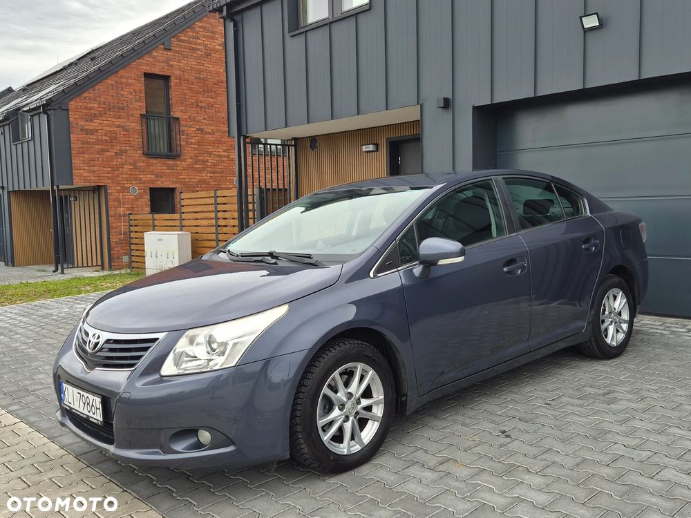 Toyota Avensis 1.8 Premium EU5 - 18