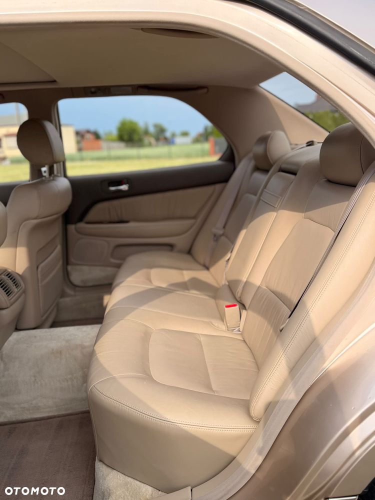 Lexus LS - 13