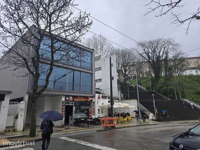 Apartamento T2 de luxo ao pé das Escadas Monumentais