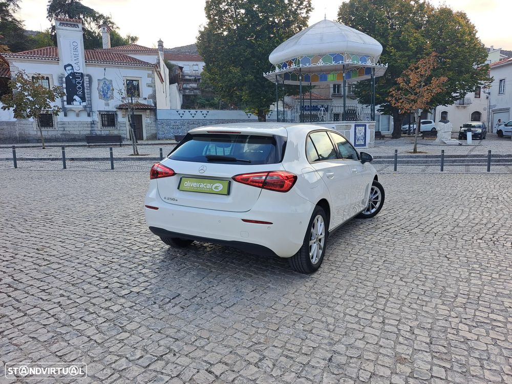 Mercedes-Benz A 250 e 8G-DCT - 43