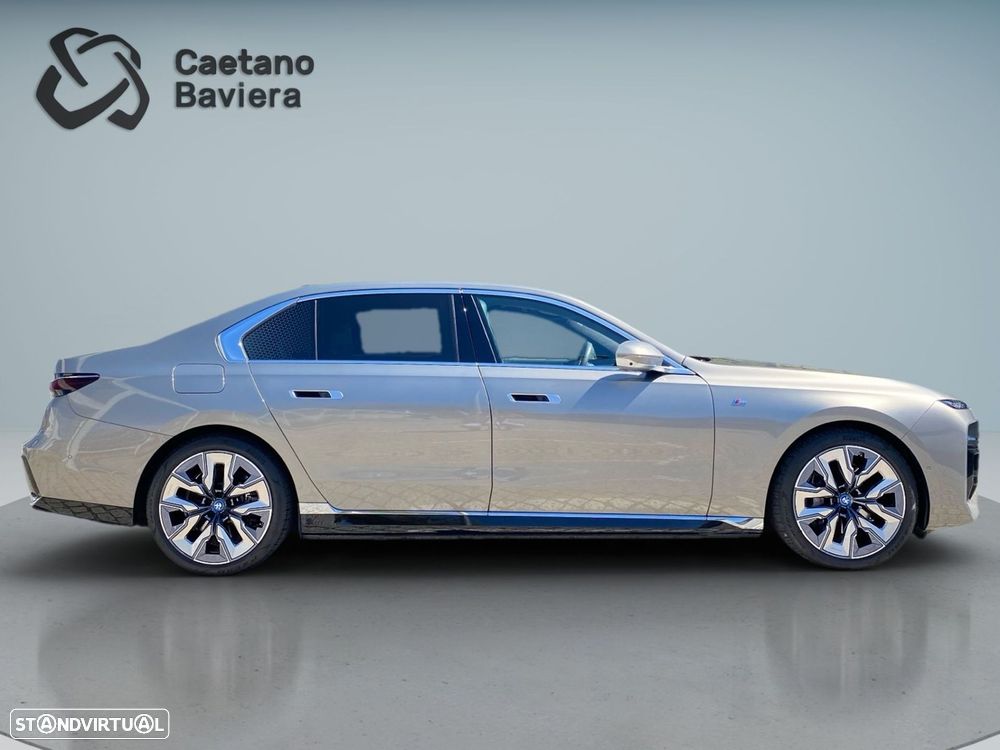 BMW i7 xDrive60 Pack Desportivo M — fotografia 27