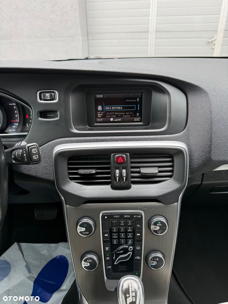 Volvo V40 D3 Geartronic Momentum - 29