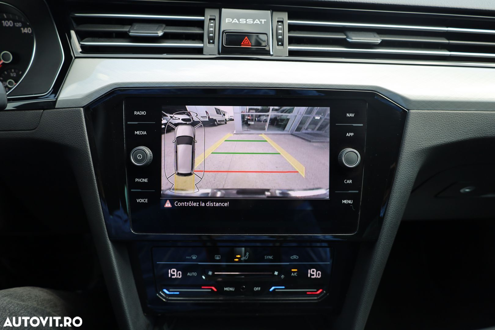 Volkswagen Passat Variant 2.0 TDI DSG Comfortline - 24
