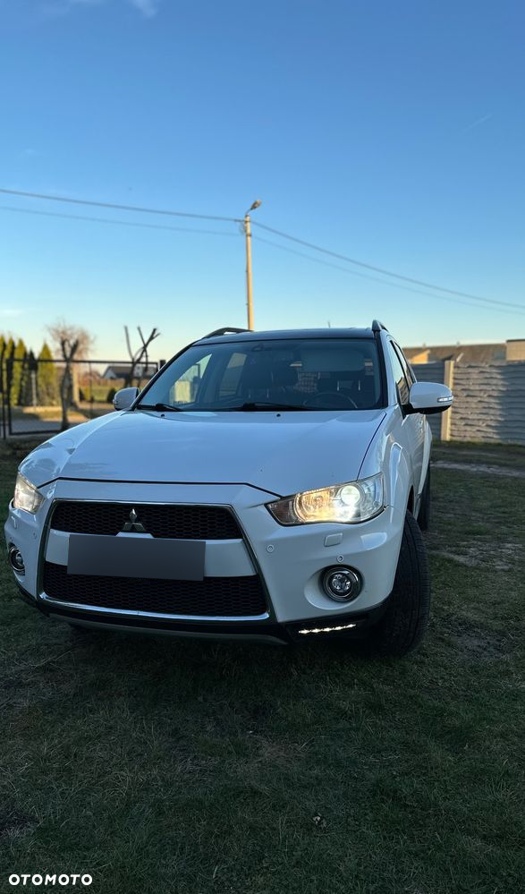 Mitsubishi Outlander - 2