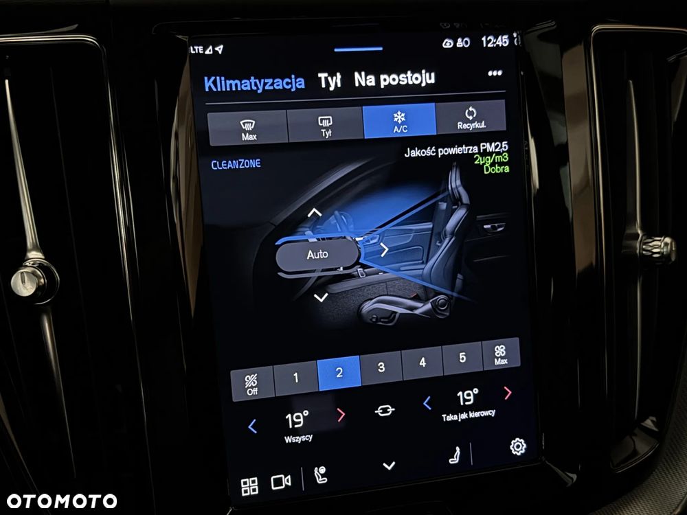 Volvo XC 60 B4 D Plus Dark - 24