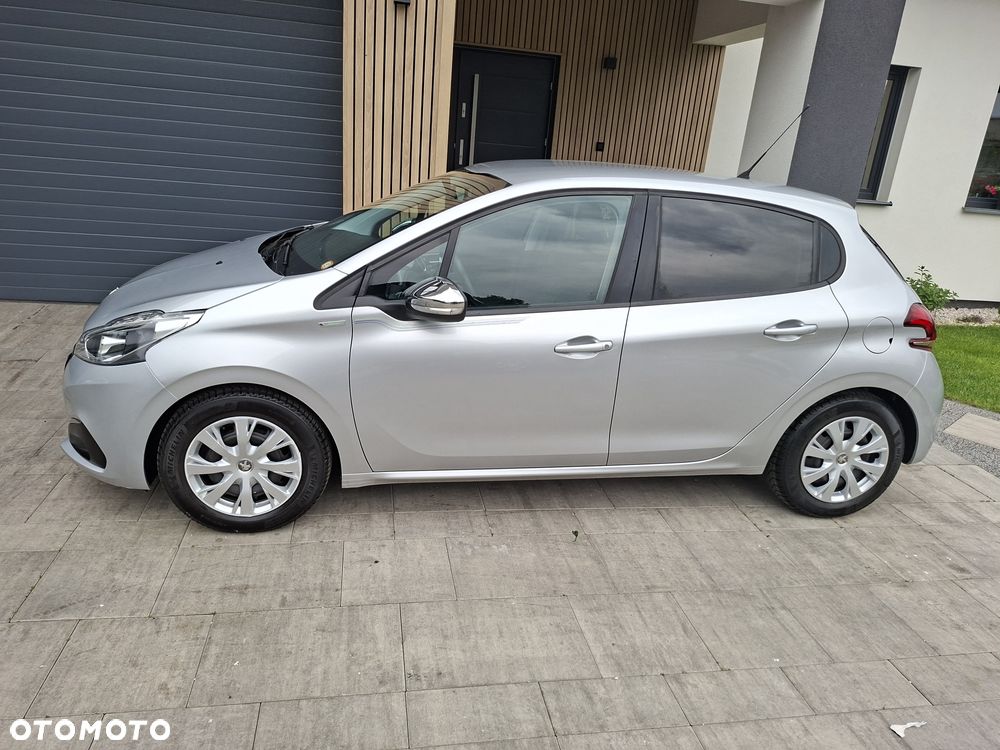 Peugeot 208 - 5