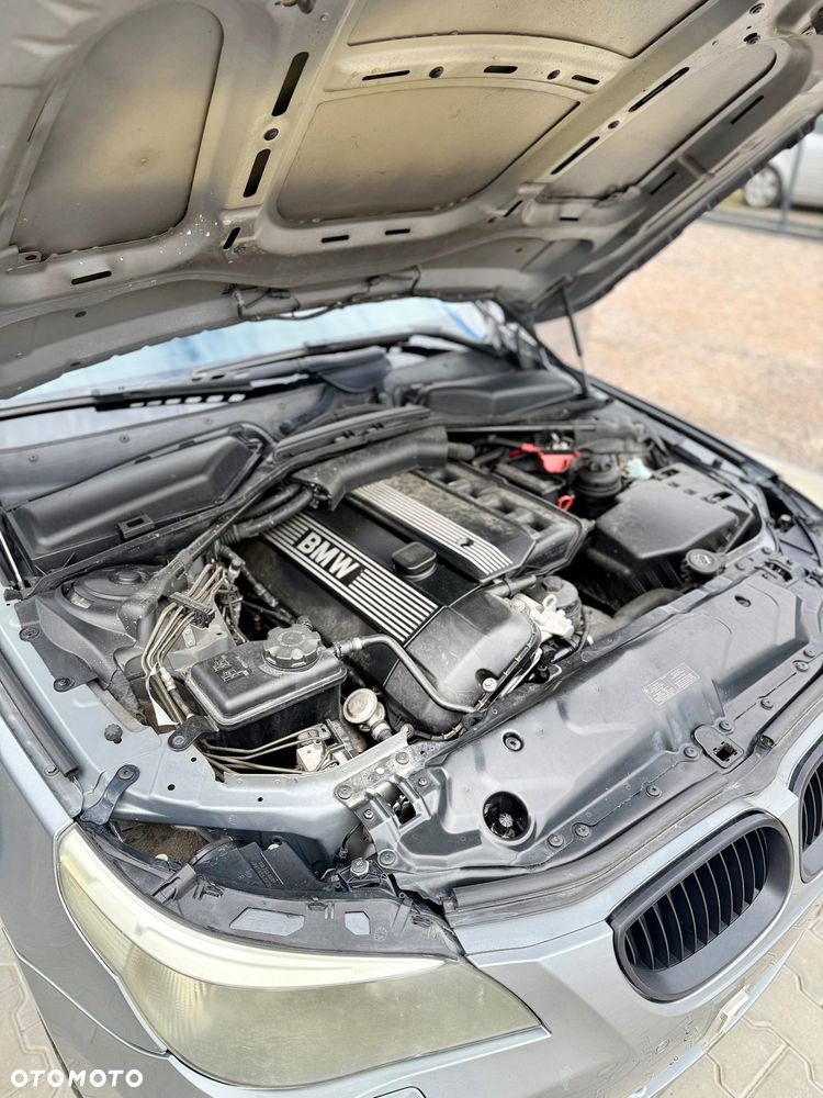 BMW Seria 5 520i - 14