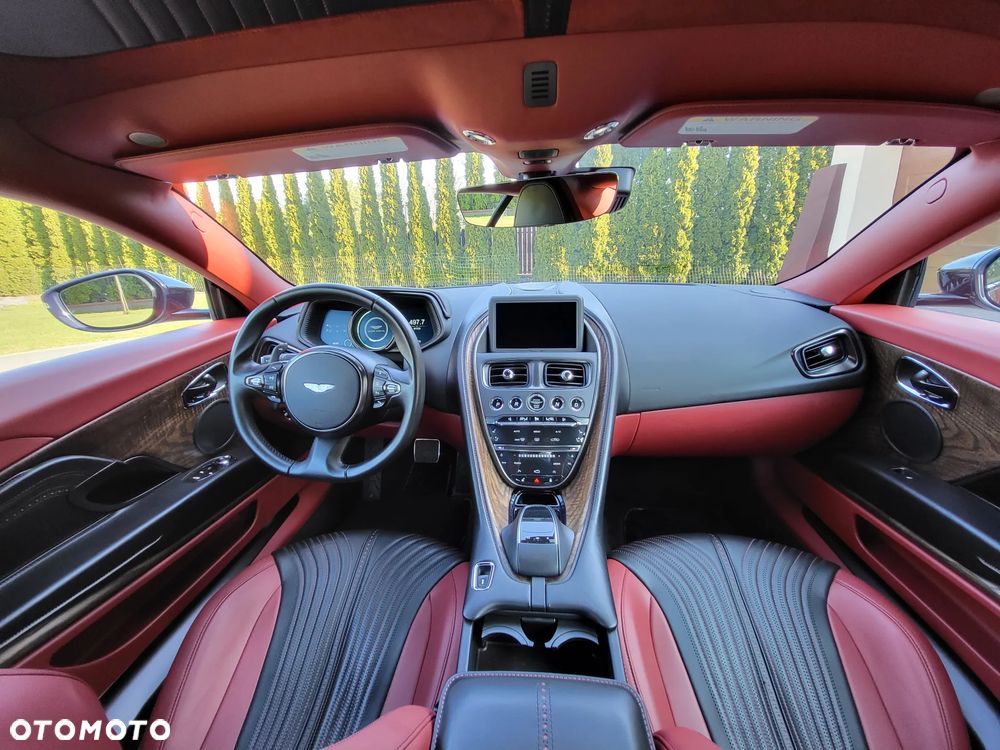 Aston Martin DB11 Launch Edition - 17