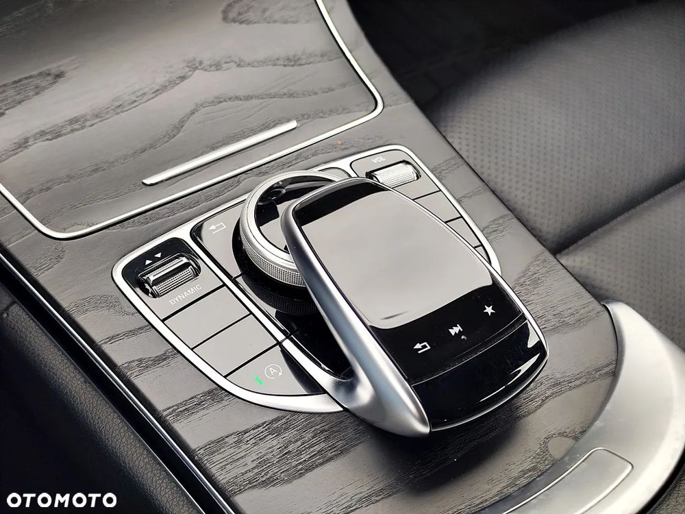 Mercedes-Benz Klasa C 300 9G-TRONIC AMG Line - 21
