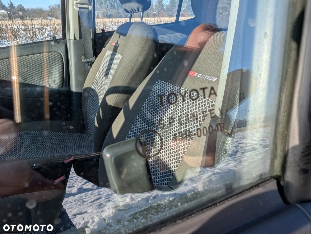 Toyota Yaris 1.3 - 25