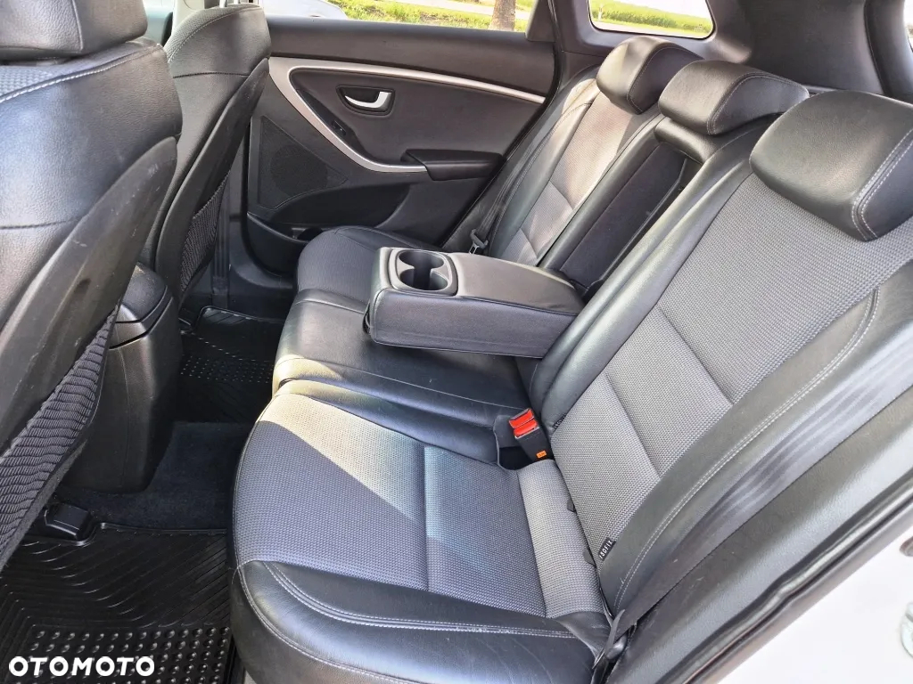 Hyundai i30 1.6 CRDi Premium - 24