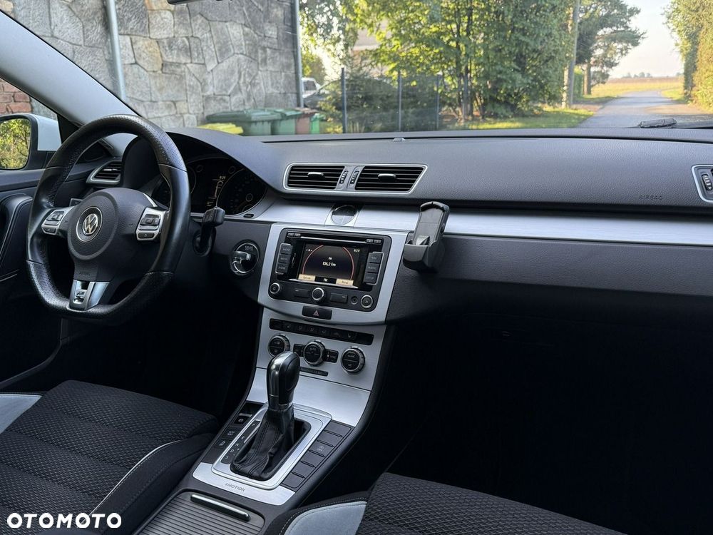 Volkswagen Passat - 25