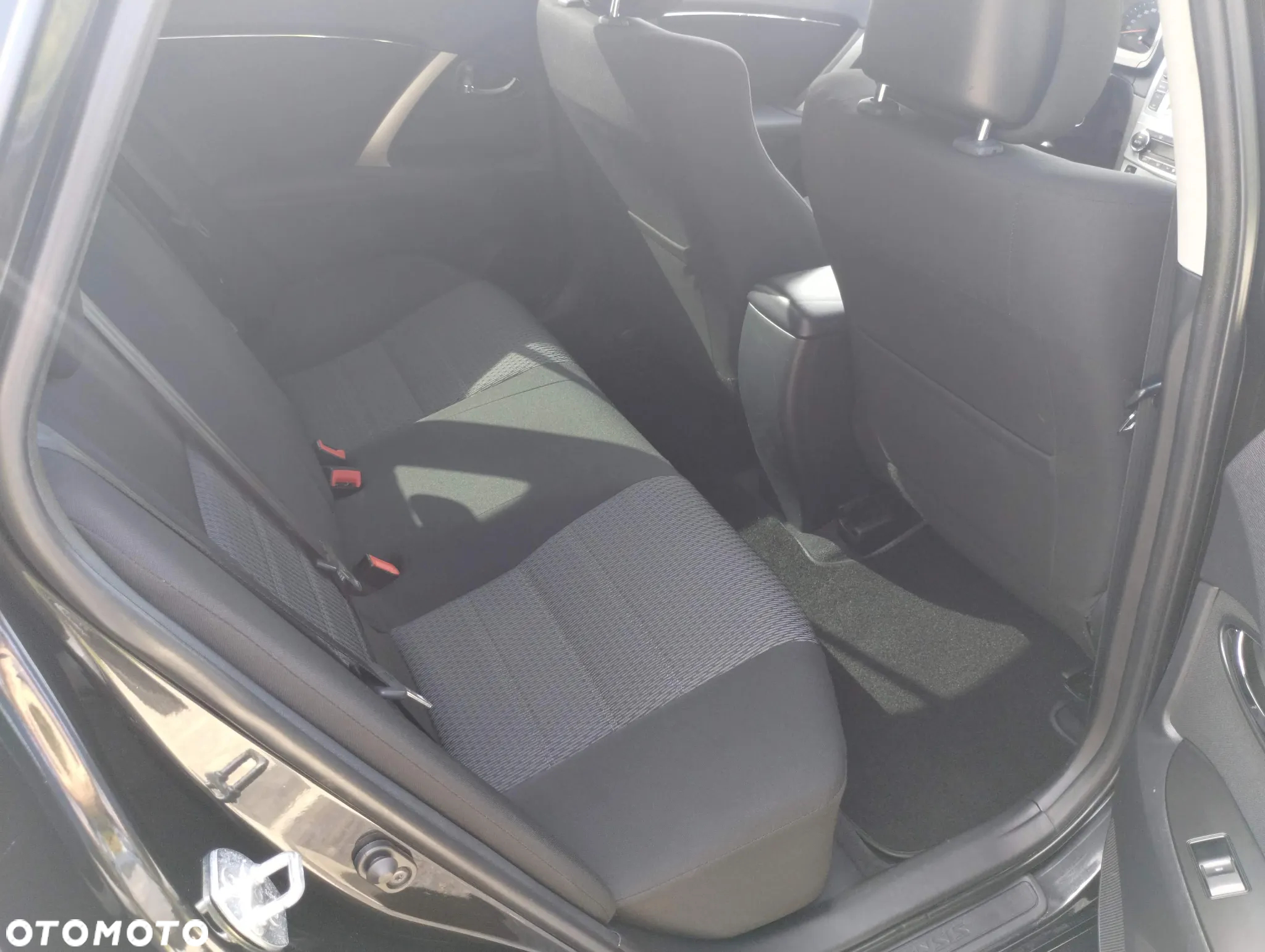 Toyota Avensis 1.8 Luna - 12