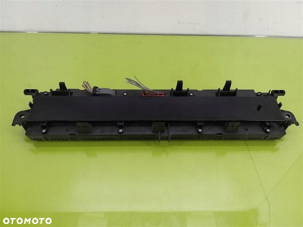 Licznik Renault Scenic II 2003-2009 2,0 16V BENZYNA P8200451505 281131401 - 1