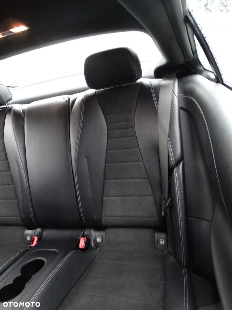 Mercedes-Benz Klasa E 200 9G-TRONIC AMG Line - 18