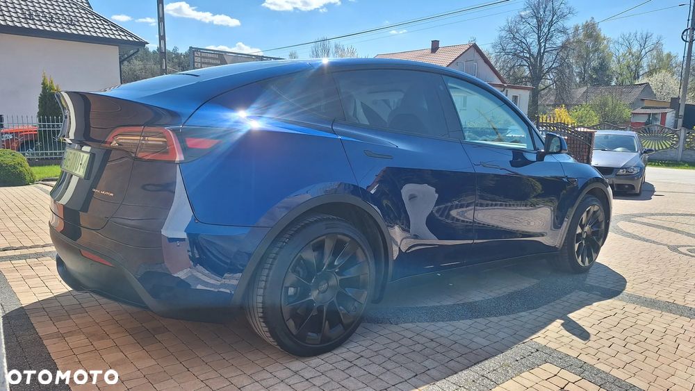 Tesla Model Y - 5