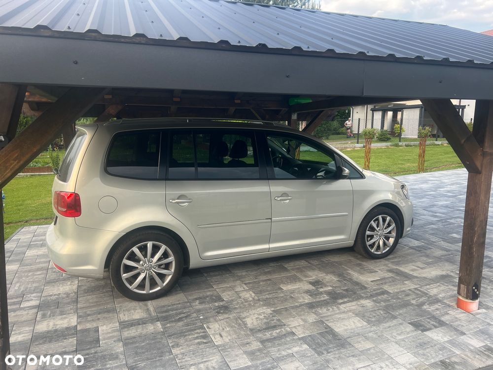 Volkswagen Touran 2.0 TDI DPF BlueMotion Technology DSG STYLE - 4