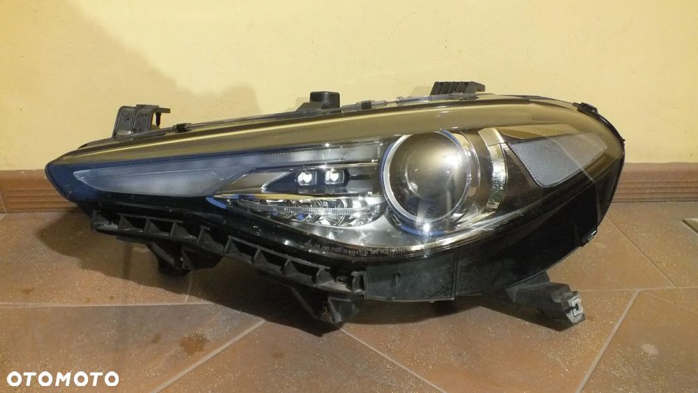 Lampa xenon lewy Alfa Romeo Giulia   50561022 - 1