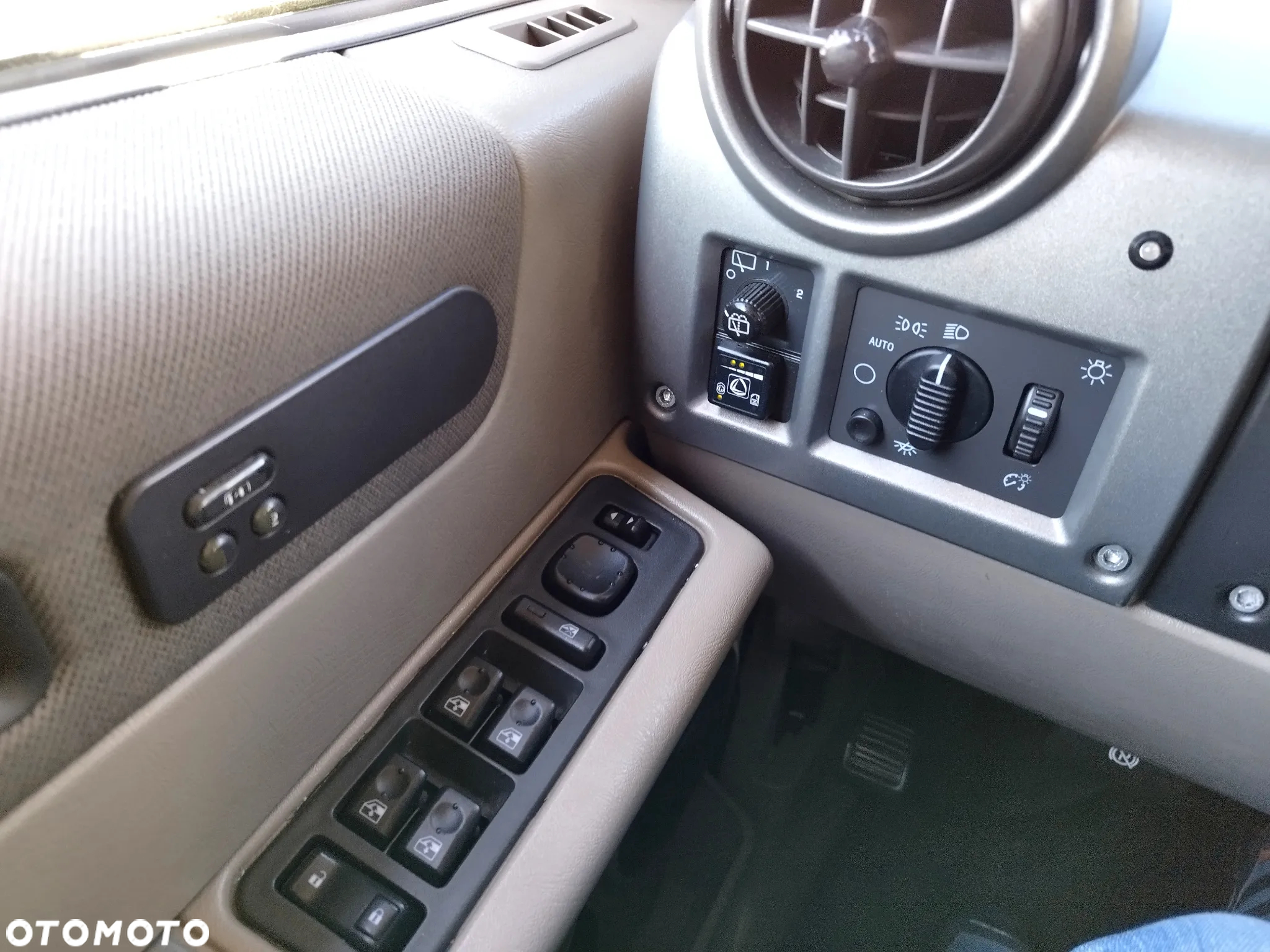 Hummer H2 6.0 V8 - 27