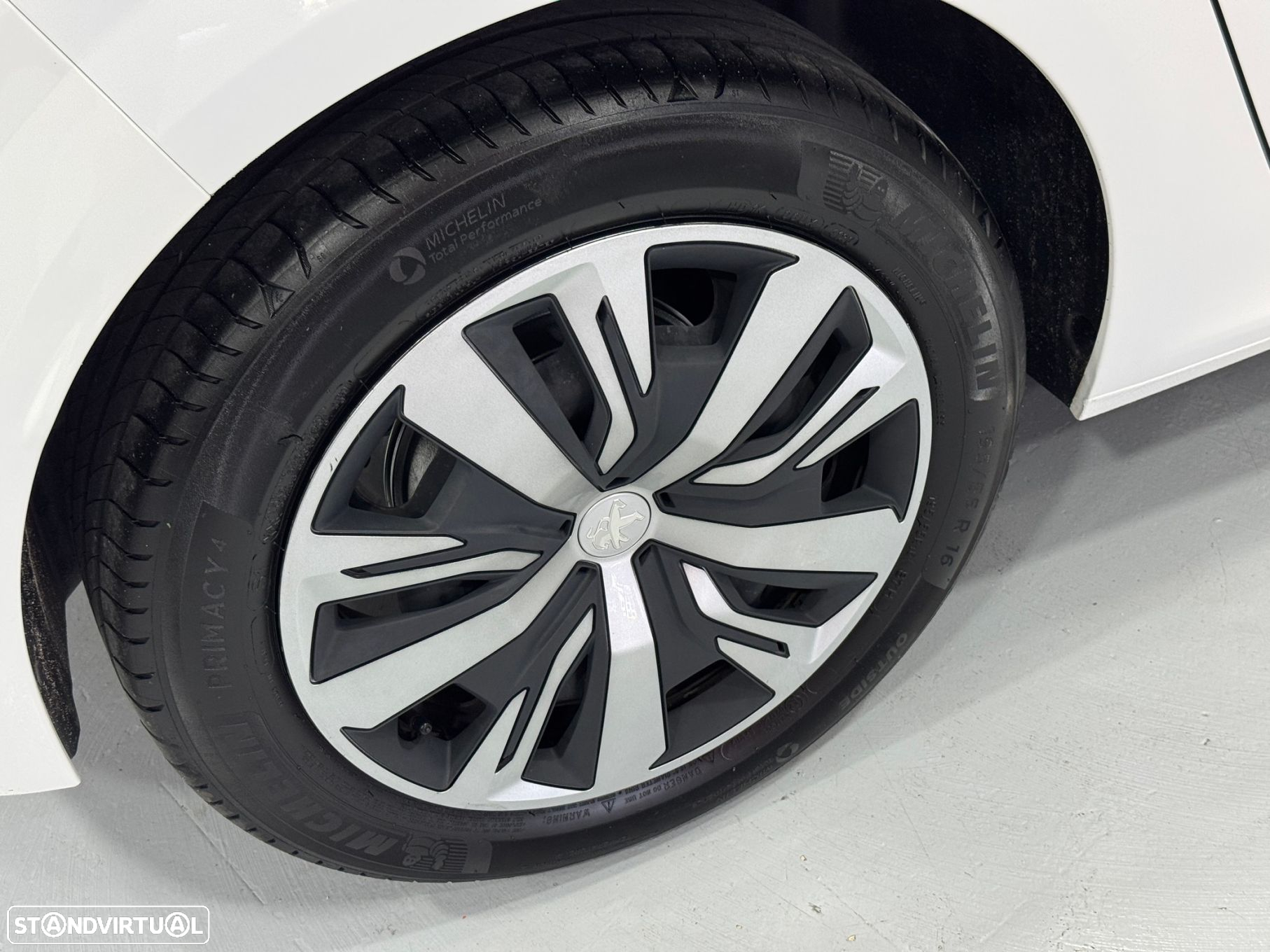 Peugeot 208 1.2 PureTech Active - 43