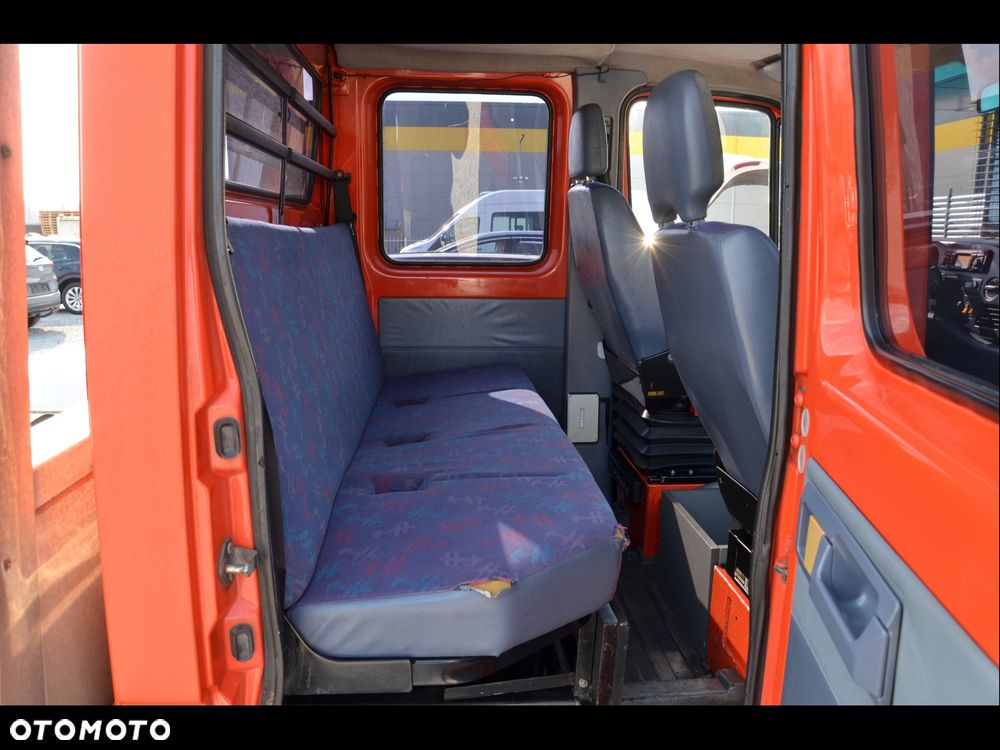 Mercedes-Benz Sprinter - 13
