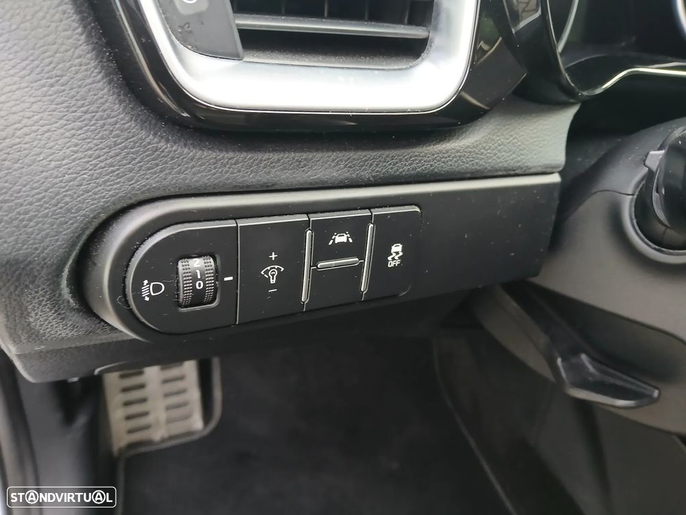 Kia Ceed SW 1.6 CRDi TX+SRF - 10