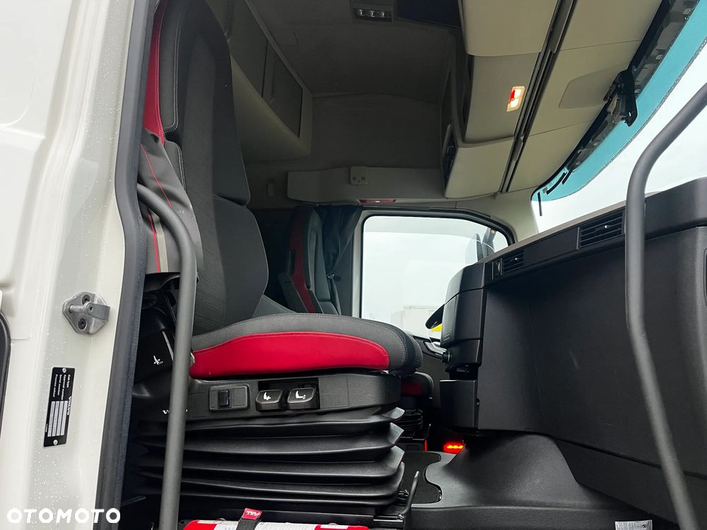 Volvo FH 460 VIN : ** MB32**  PRODUKCJA 11/2020 SPROWADZONE Z FRANCJI SERWISOWANE  DWA ZBIORNIKI PALIWA LODÓWKA ALU FELGI - 12