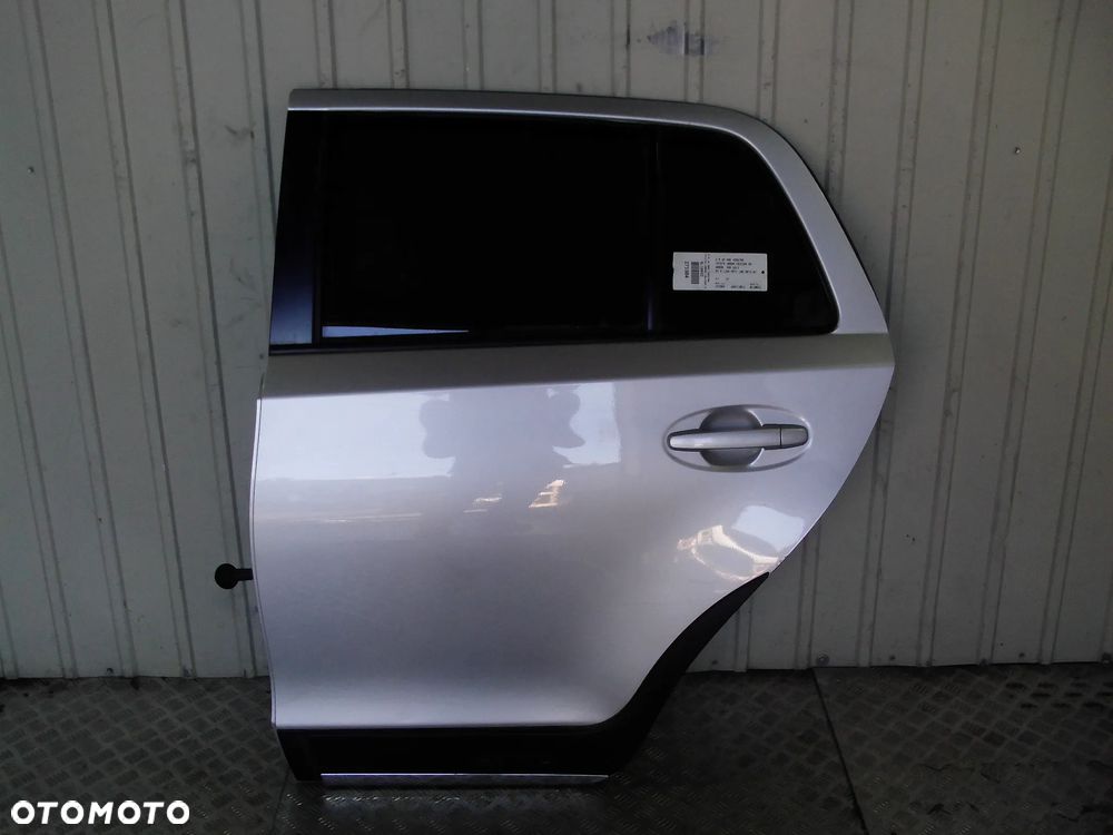 TOYOTA URBAN CRUISER DRZWI LEWY TYŁ LEWE TYLNIE