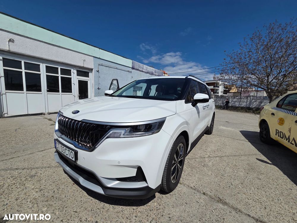 Kia Carnival - 1