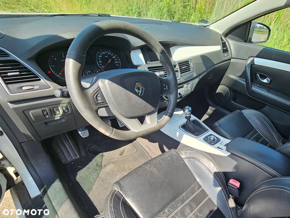 Renault Laguna 2.0 dCi Monaco GP2 - 13