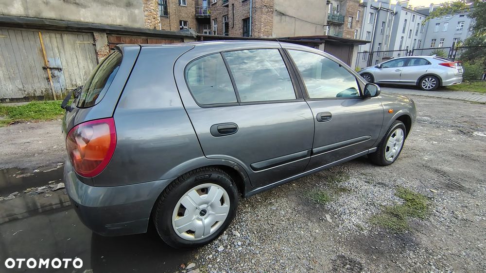 Nissan Almera 1.5 Visia + - 5