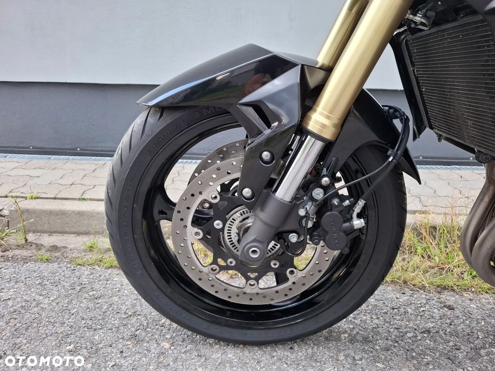 Suzuki GSR - 28