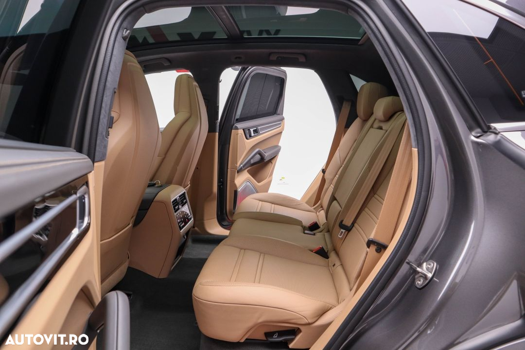 Porsche Cayenne E-Hybrid Tiptronic S Platinum Edition - 35