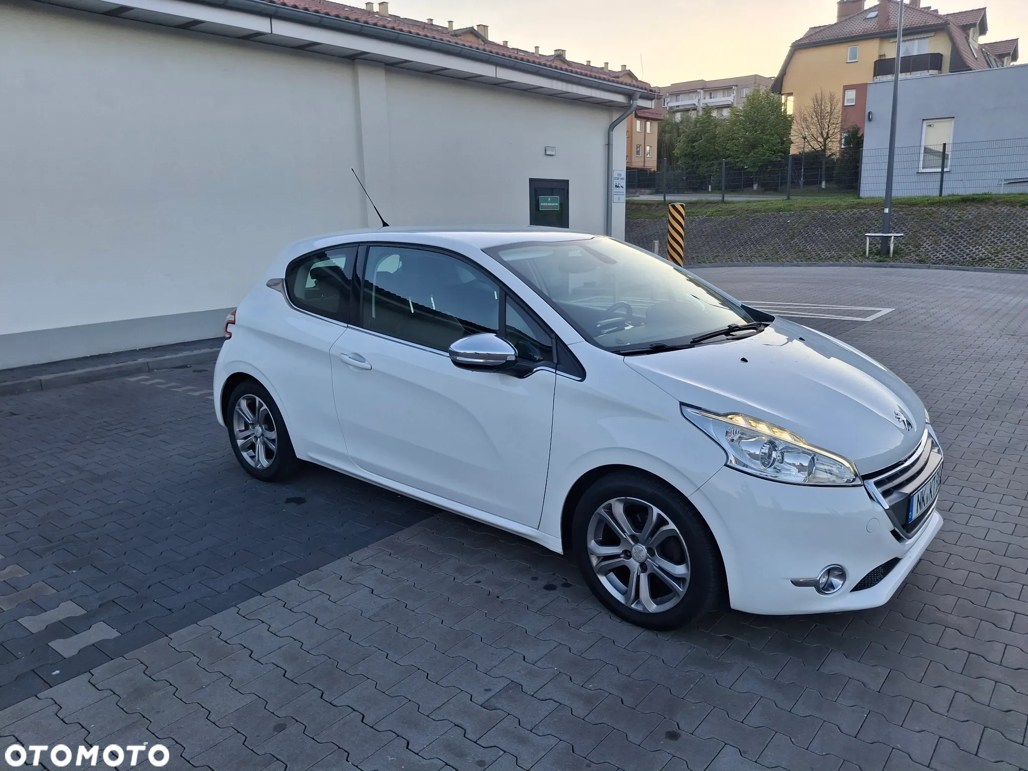 Peugeot 208 120 VTI Allure - 4
