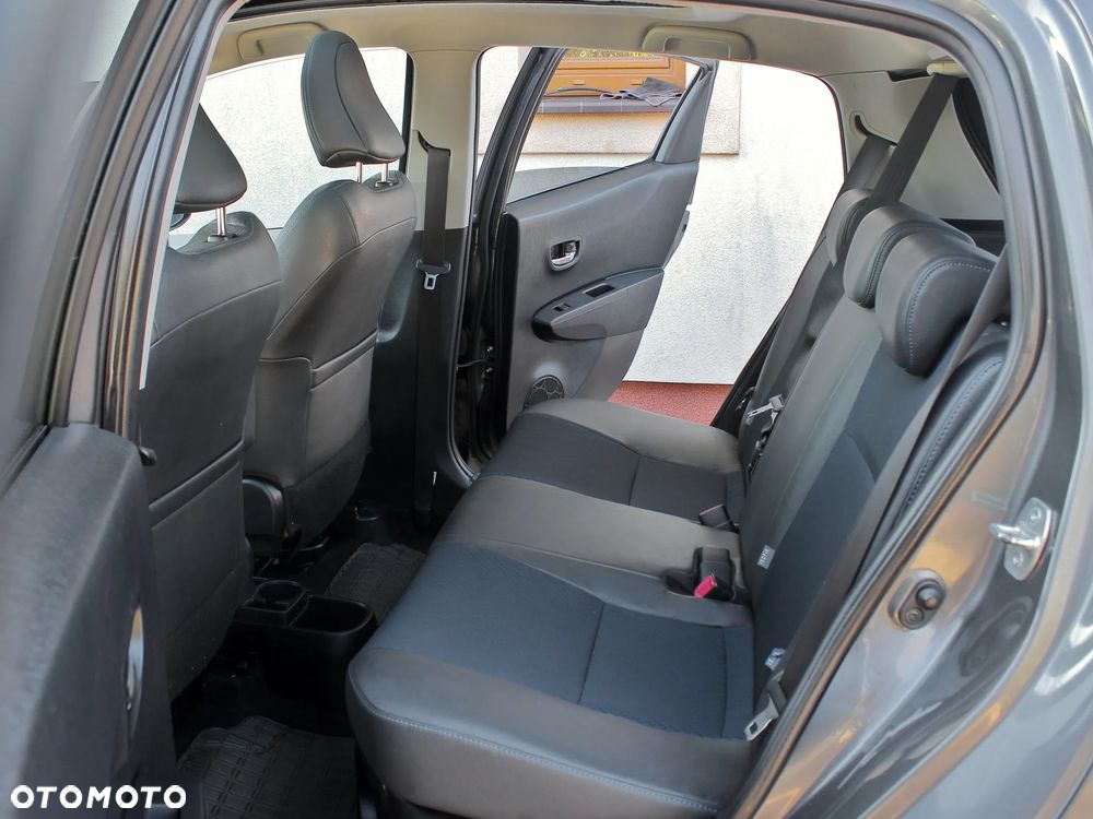 Toyota Yaris Hybrid 100 Dynamic - 8