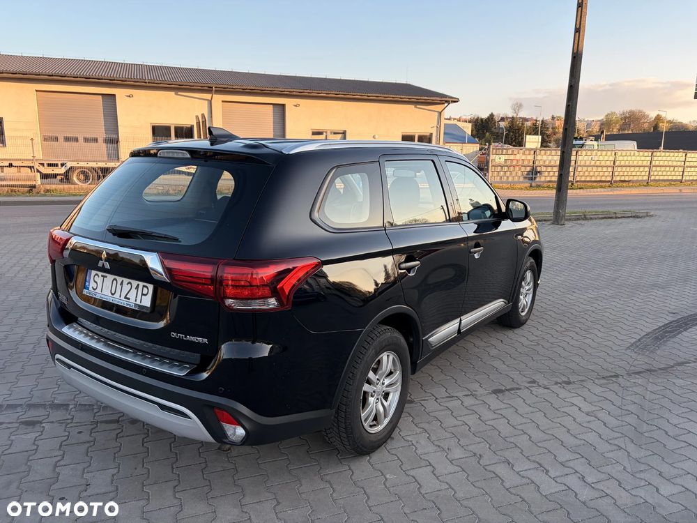 Mitsubishi Outlander 2.0 Invite + 2WD - 30