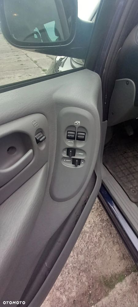 Chrysler Voyager 2.4 SE - 8