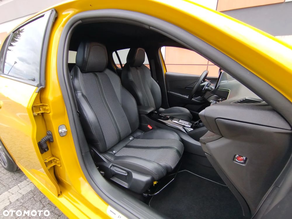 Peugeot 208 PureTech 130 EAT8 GT Pack - 11